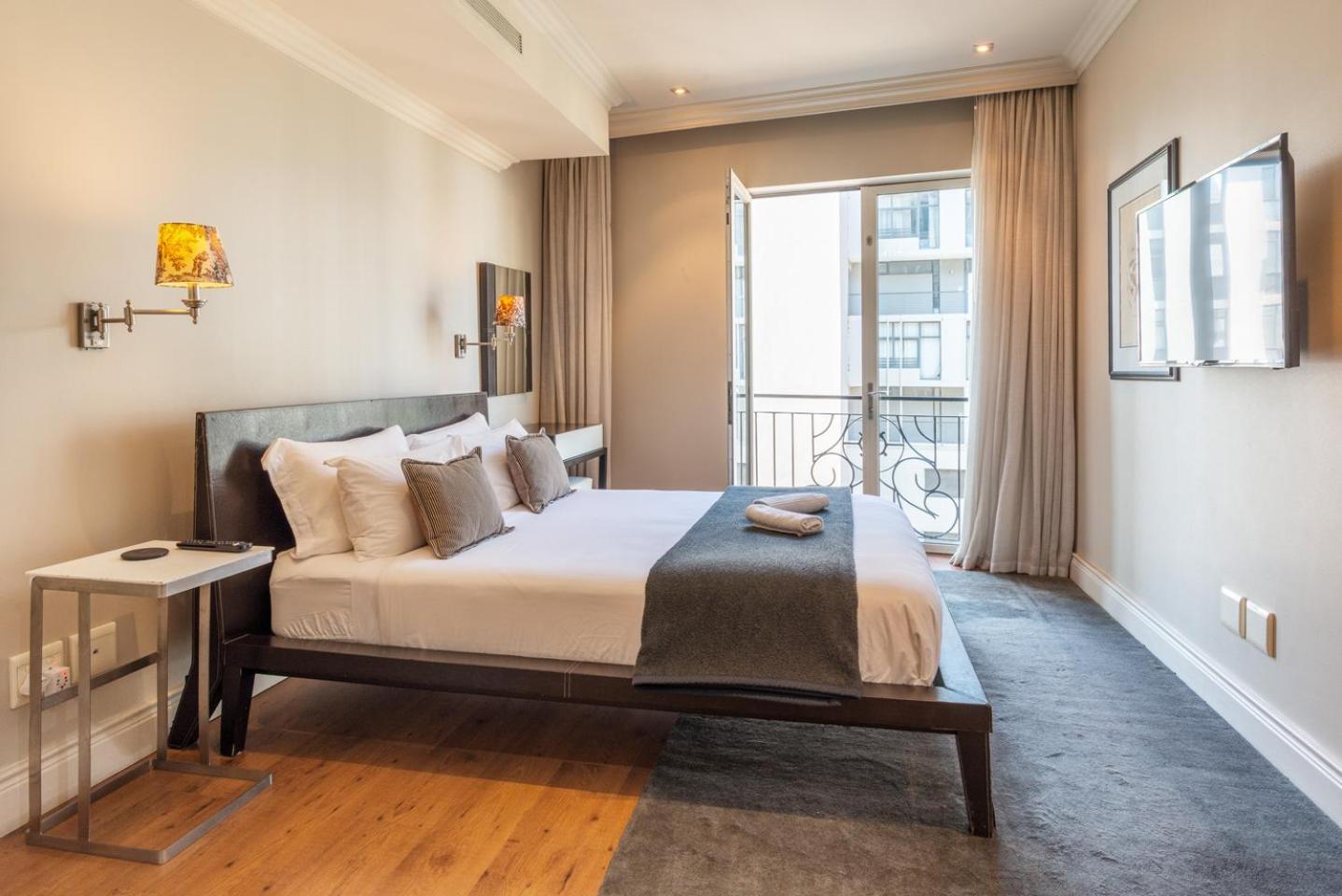 Apartment Cape Royale Luxury By Nivar Cape Town