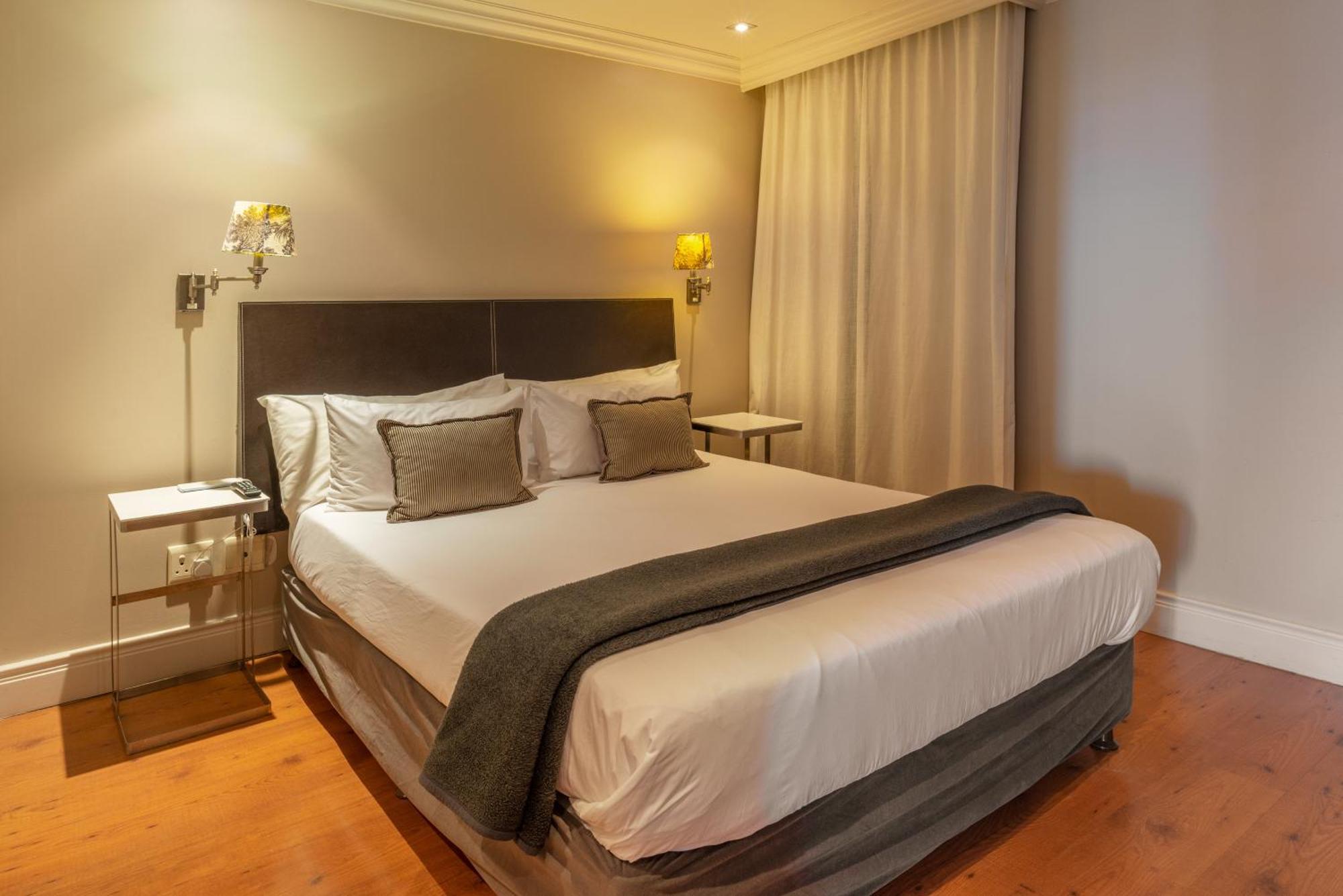 Cape Royale Luxury By Nivar * Cape Town