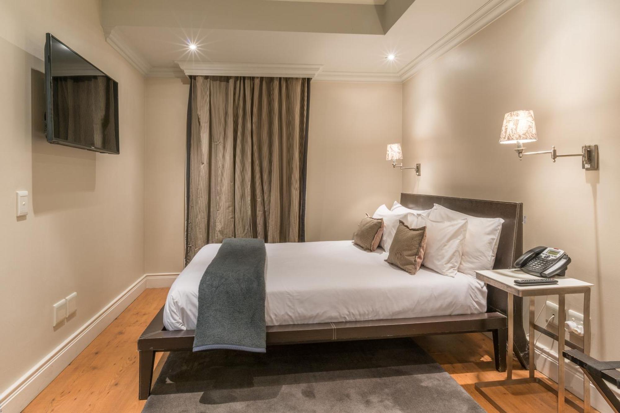 Apartment Cape Royale Luxury By Nivar Cape Town