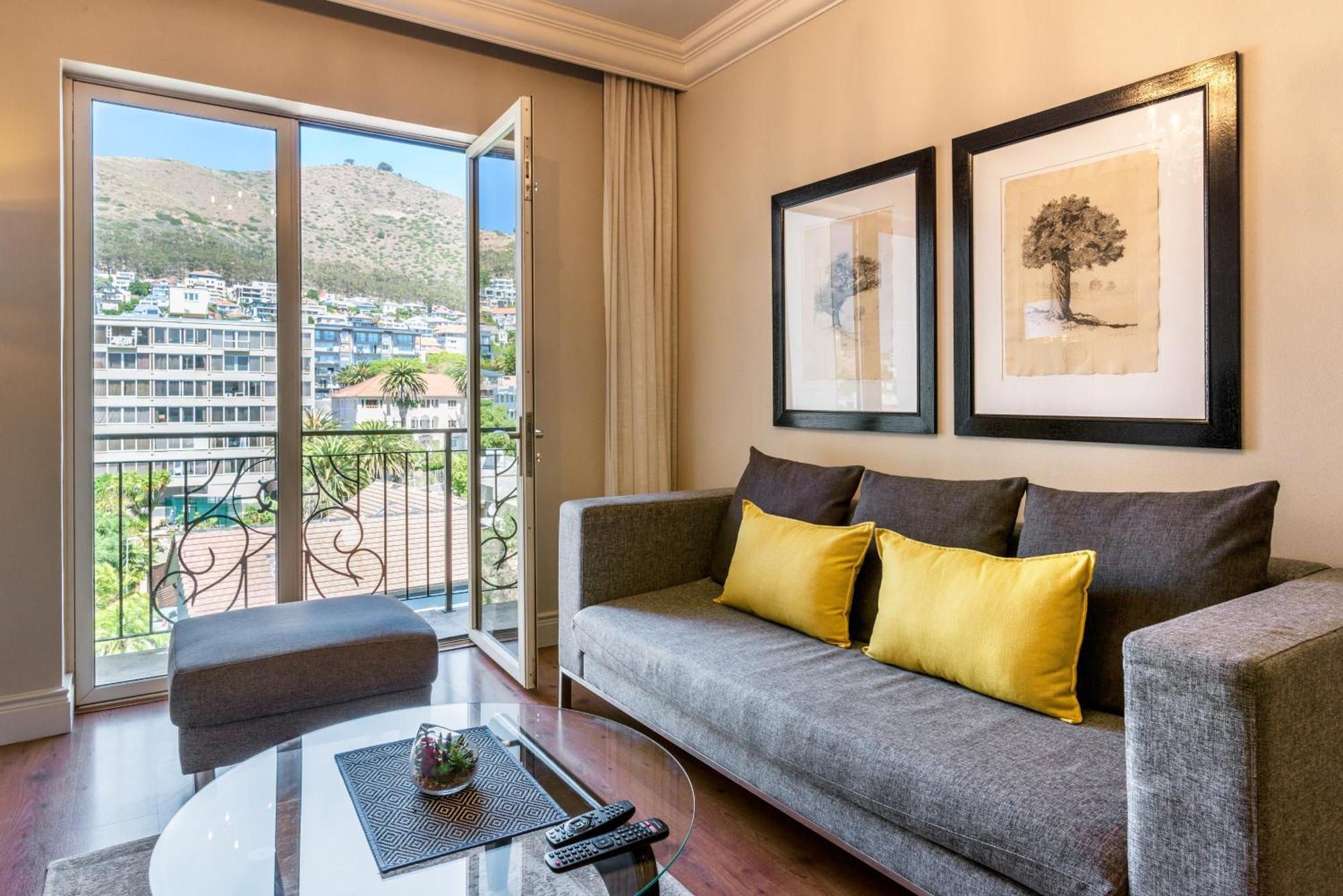 Cape Royale Luxury By Nivar * Cape Town