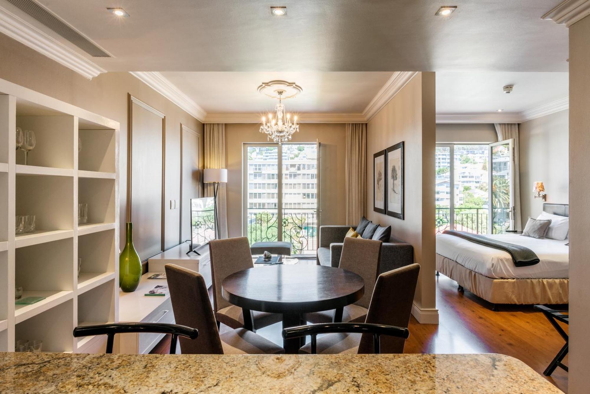 Cape Royale Luxury By Nivar * Cape Town