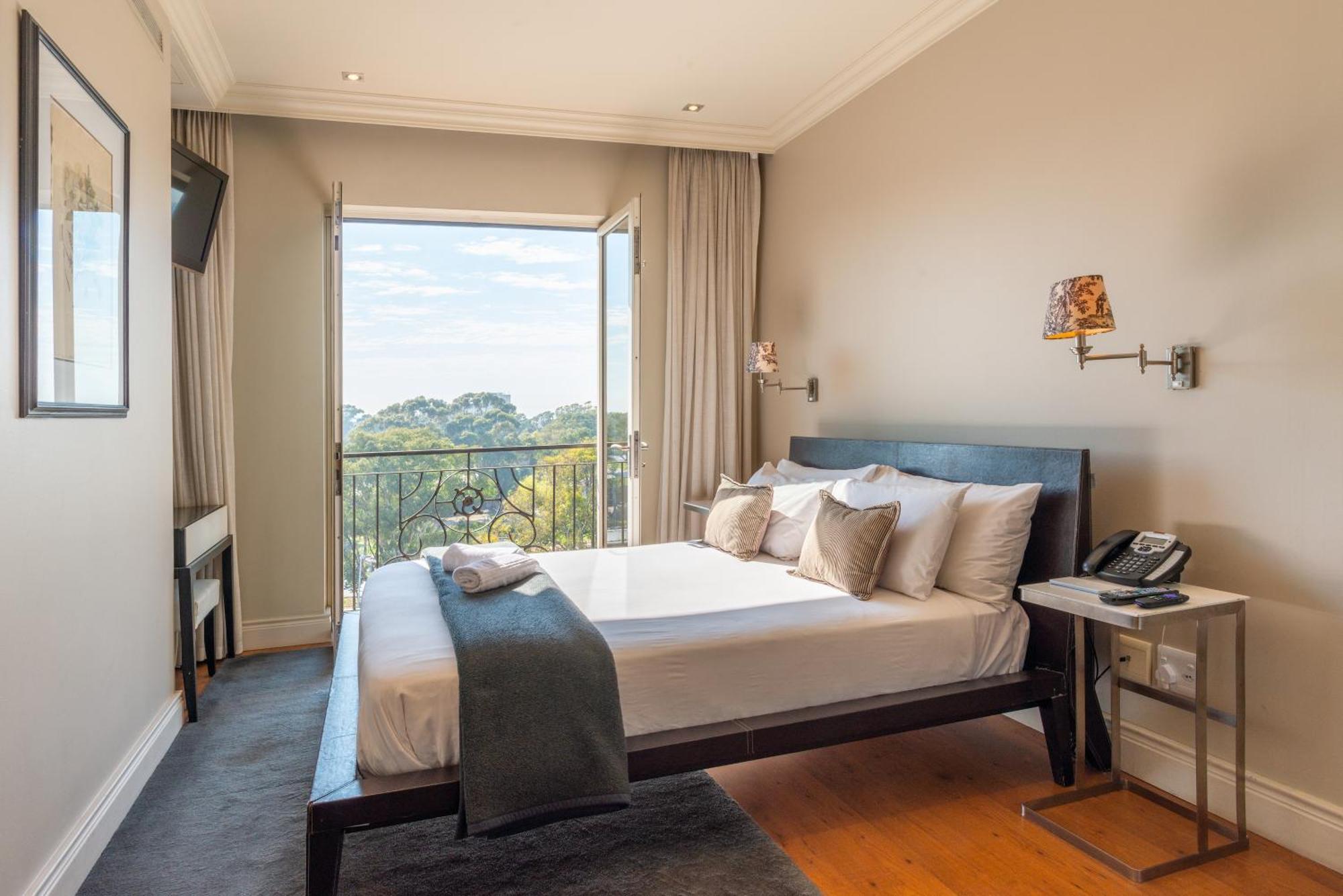 Cape Royale Luxury By Nivar Cape Town