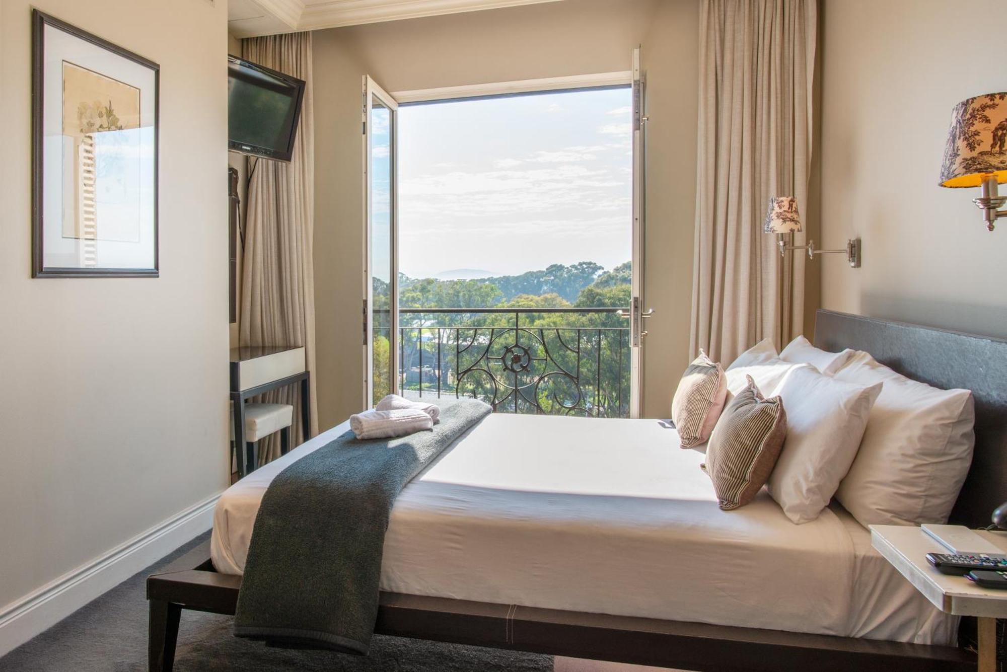 Cape Royale Luxury By Nivar * Cape Town